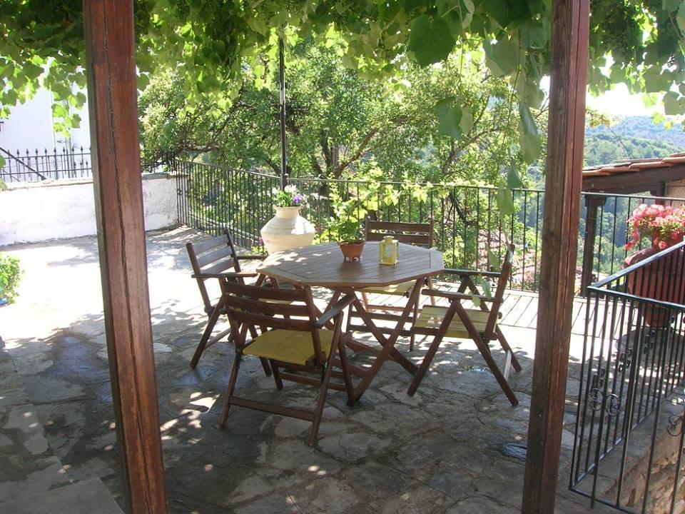 Athina'S House Hostal Skala Sotiros Exterior foto
