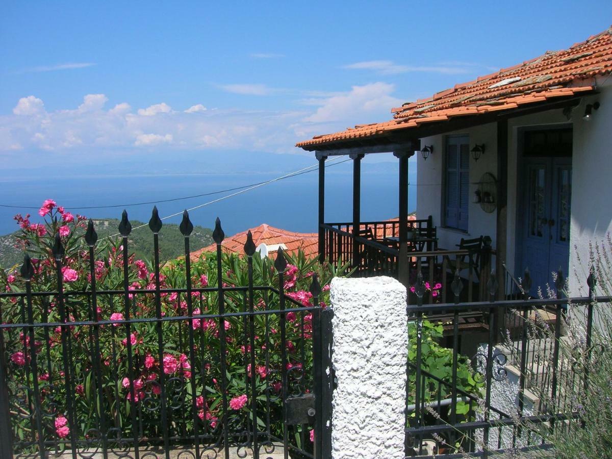 Athina'S House Hostal Skala Sotiros Exterior foto